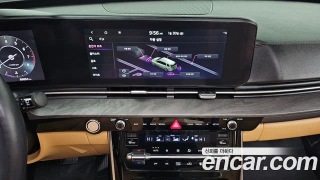 Kia Carnival 2023 — ფოტო 18/20
