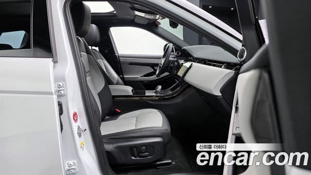 Land Rover Range Rover Evoque 2025 — Photo 12/20
