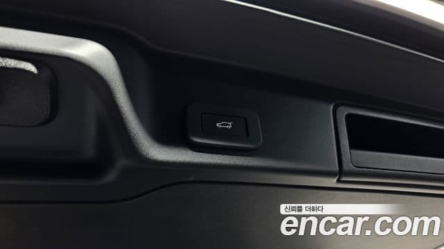 Land Rover Range Rover Evoque 2025 — Photo 16/20