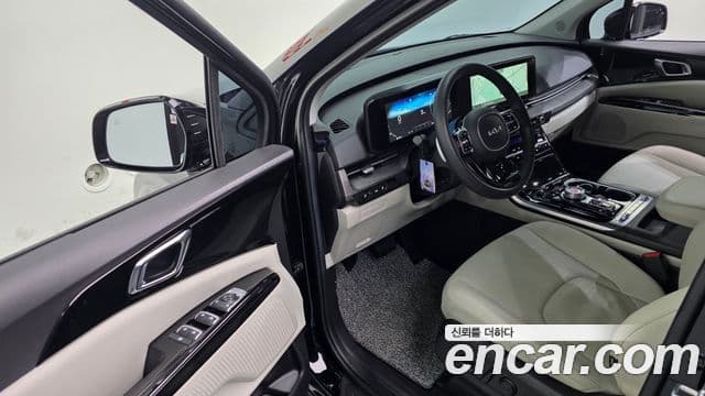 Kia Carnival 2023 — фото 11 из 20
