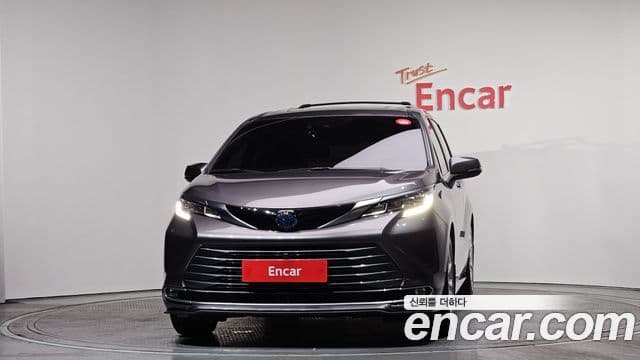 Toyota Sienna 2021 — ფოტო 2/20