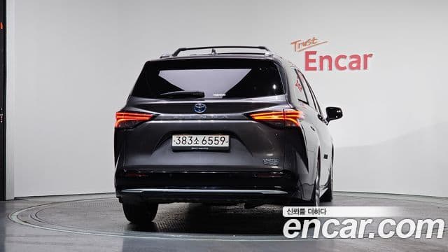 Toyota Sienna 2021 — ფოტო 3/20