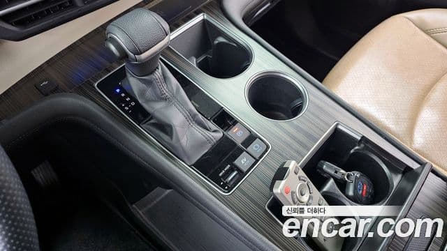 Toyota Sienna 2021 — ფოტო 8/20