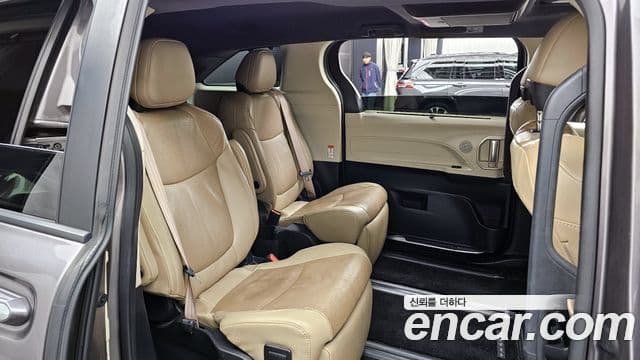 Toyota Sienna 2021 — ფოტო 11/20