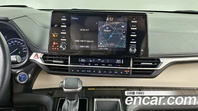 Toyota Sienna 2021 — ფოტო 13/20