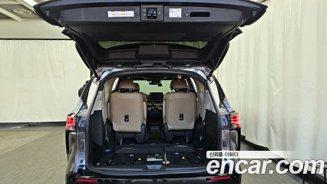 Toyota Sienna 2021 — ფოტო 19/20
