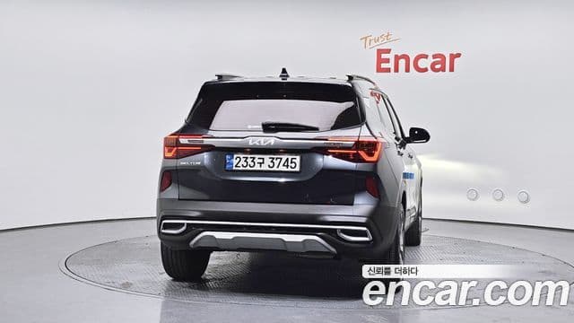 Kia Seltos 2022 — ფოტო 4/20