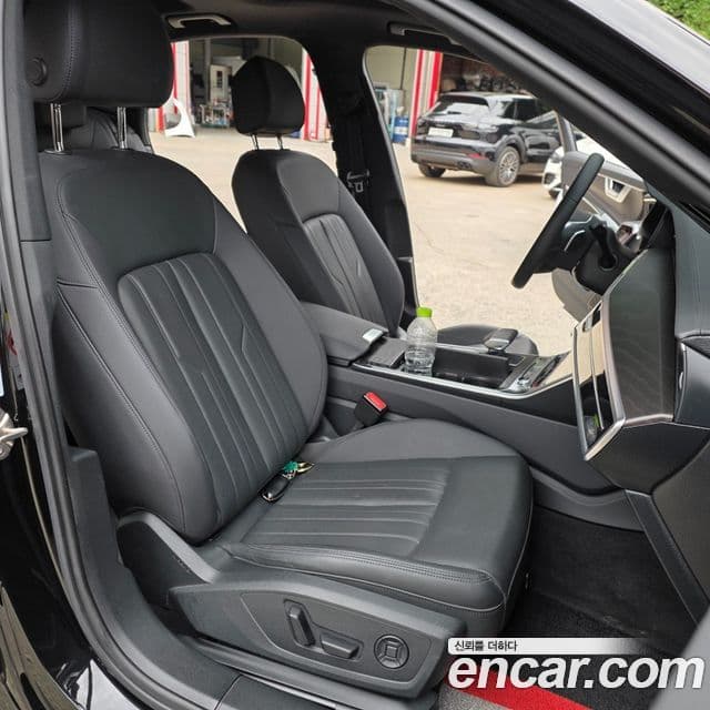 Audi A6 2023 — ფოტო 14/19
