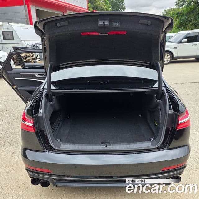 Audi A6 2023 — ფოტო 16/19