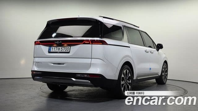 Kia Carnival 2023 — Фото 2/20