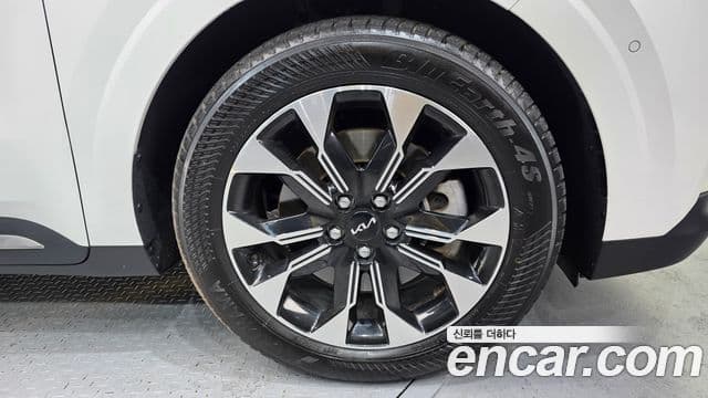 Kia Carnival 2023 — Фото 5/20