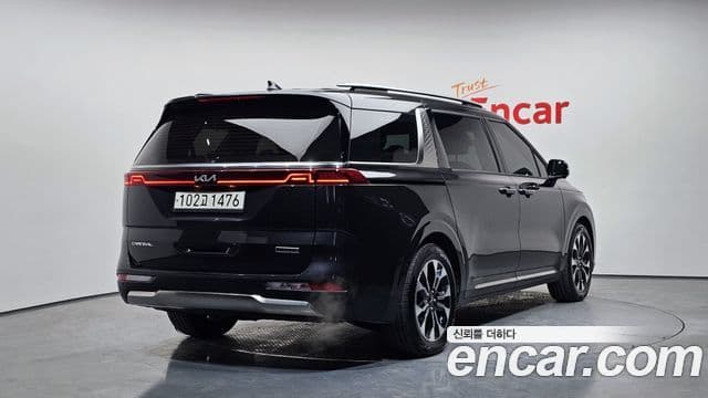 Kia Carnival 2023 — ფოტო 2/20