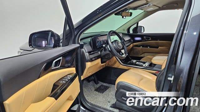 Kia Carnival 2023 — ფოტო 11/20