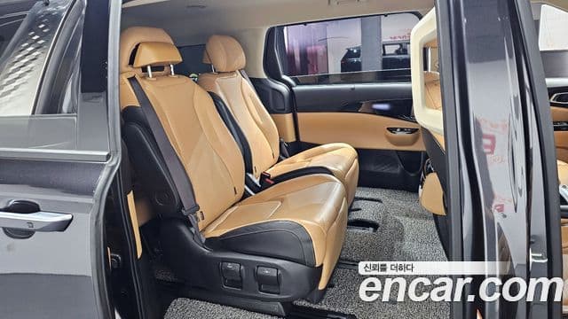 Kia Carnival 2023 — ფოტო 12/20