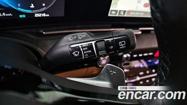 Kia Carnival 2023 — ფოტო 18/20