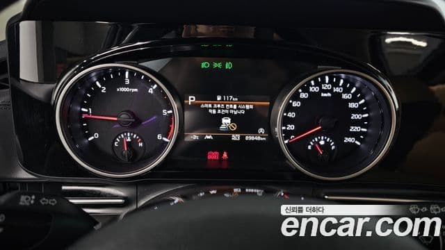 Kia Carnival 2021 — фото 8 из 20
