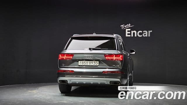 Audi Q7 2019 — Фото 4/20