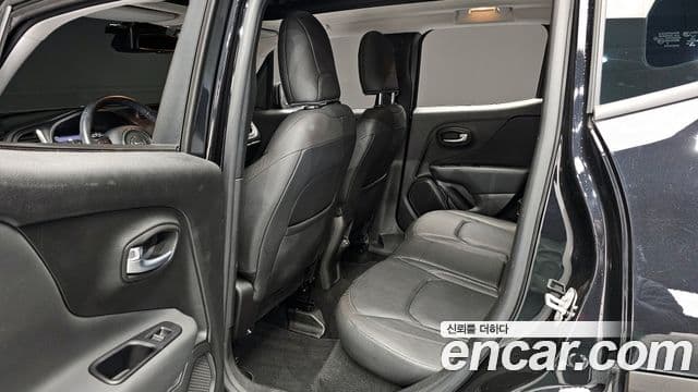 Jeep Renegade 2021 — Фото 10/20