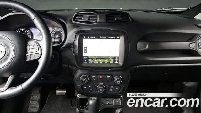 Jeep Renegade 2021 — Фото 15/20