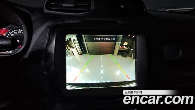 Jeep Renegade 2021 — Фото 16/20