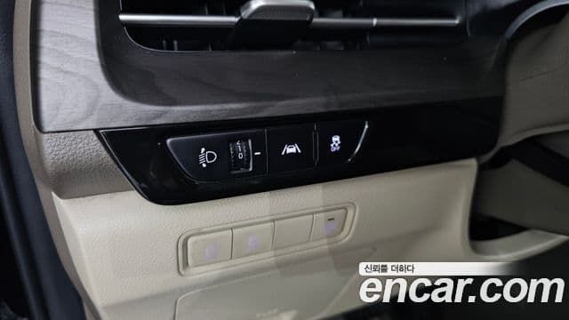 Kia Carnival 2023 — Şəkil 16/20