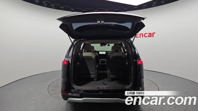 Kia Carnival 2023 — фото 20 из 20