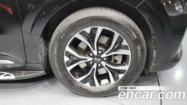 Kia Carnival 2020 — ფოტო 7/20