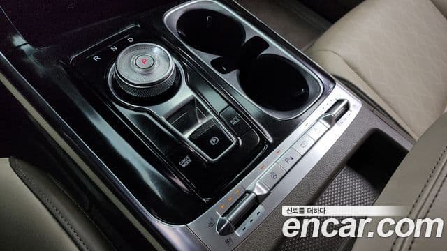 Kia Carnival 2020 — ფოტო 13/20