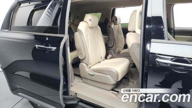 Kia Carnival 2020 — ფოტო 15/20