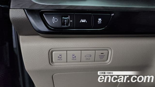 Kia Carnival 2020 — ფოტო 18/20