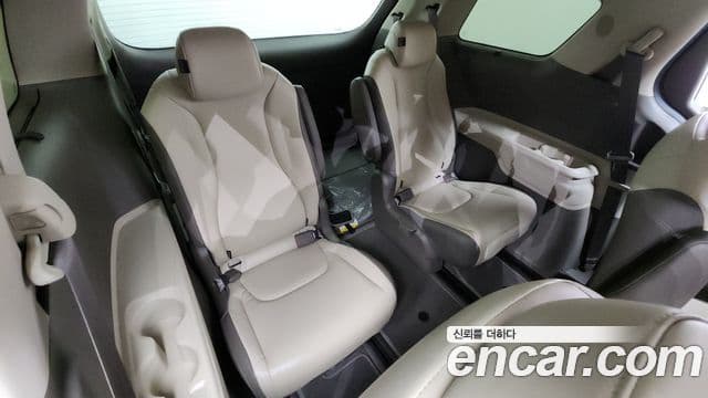 Kia Carnival 2020 — ფოტო 14/20