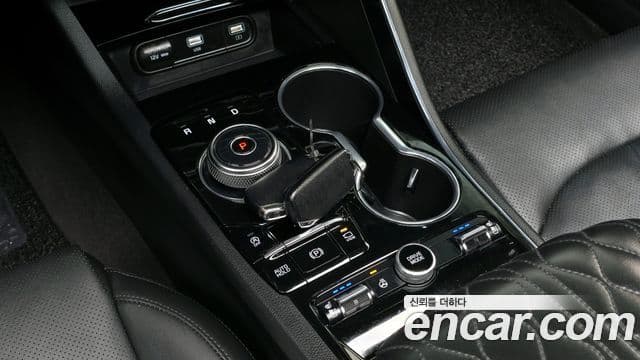 Kia K5 2021 — ფოტო 8/20
