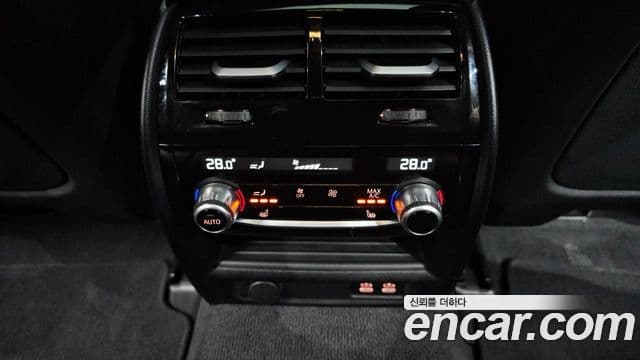 BMW 5 Series 2023 — ფოტო 18/20