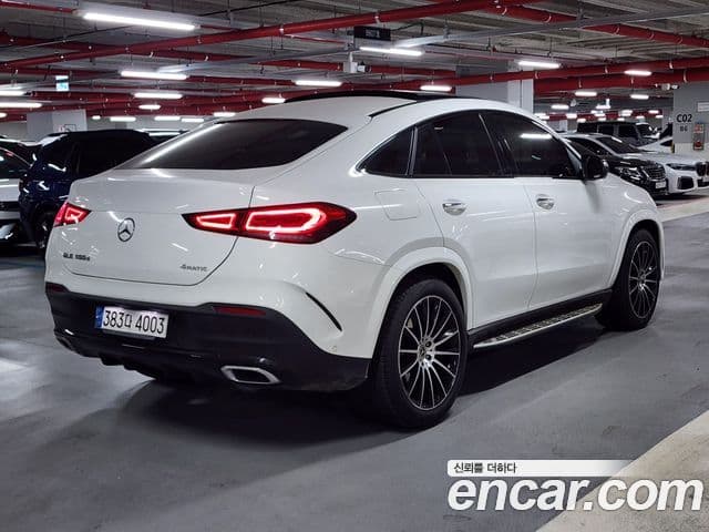 Mercedes-Benz GLE-Class 2022 — Photo 10/20