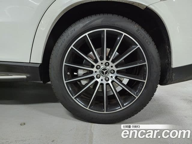 Mercedes-Benz GLE-Class 2022 — Photo 11/20