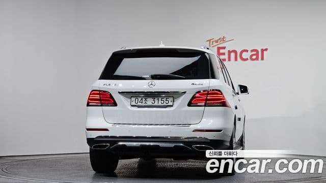 Mercedes-Benz GLE-Class 2018 — Photo 16/20