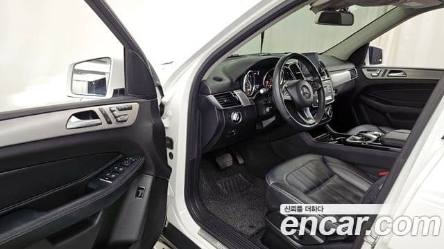 Mercedes-Benz GLE-Class 2018 — Photo 18/20