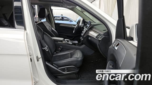 Mercedes-Benz GLE-Class 2018 — Photo 13/20