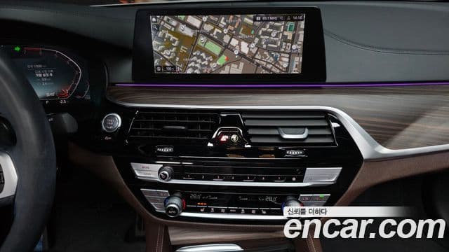 BMW 5 Series 2020 — ფოტო 14/20
