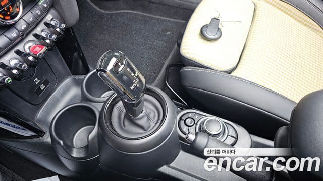 Mini Cooper S Convertible 2023 — ფოტო 9/20