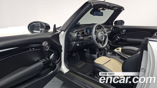 Mini Cooper S Convertible 2023 — фото 10 из 20