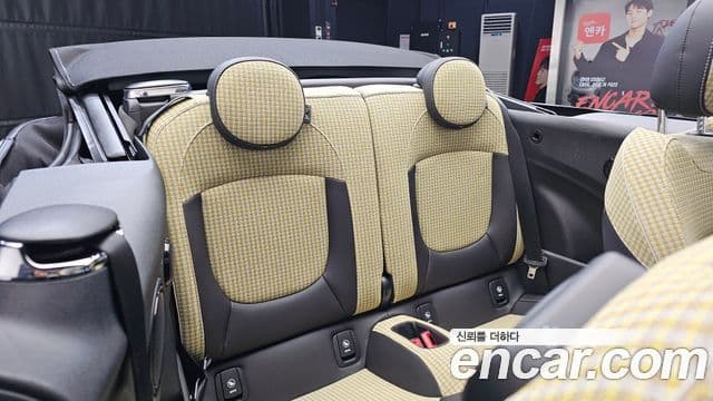 Mini Cooper S Convertible 2023 — фото 12 из 20