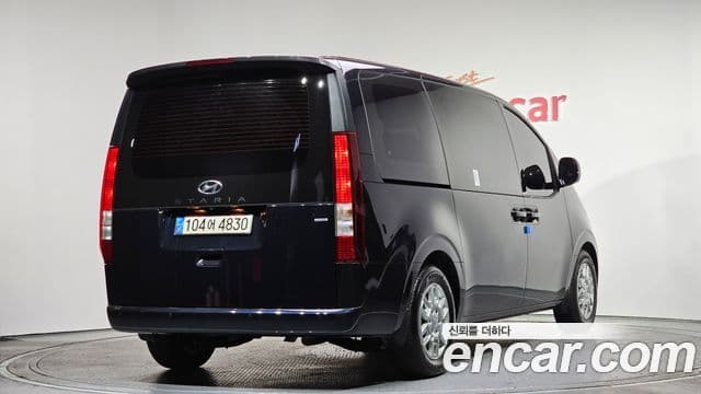 Hyundai Staria 2023 — Фото 2/20