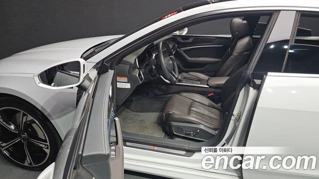 Audi A7 2020 — фото 10 из 20