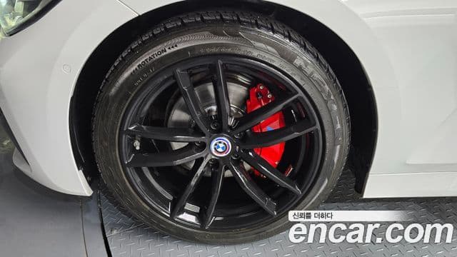BMW 3 Series 2019 — Photo 14/20