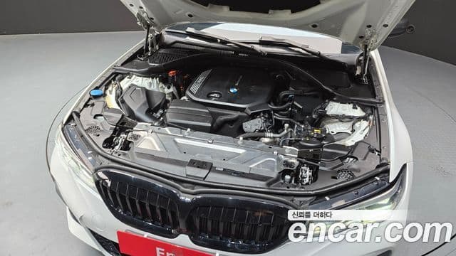 BMW 3 Series 2019 — Photo 9/20