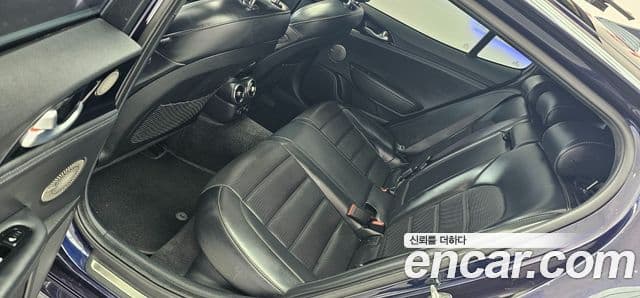 Kia Stinger 2018 — Фото 18/20