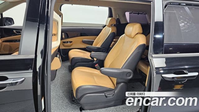 Kia Carnival 2021 — Фото 11/20