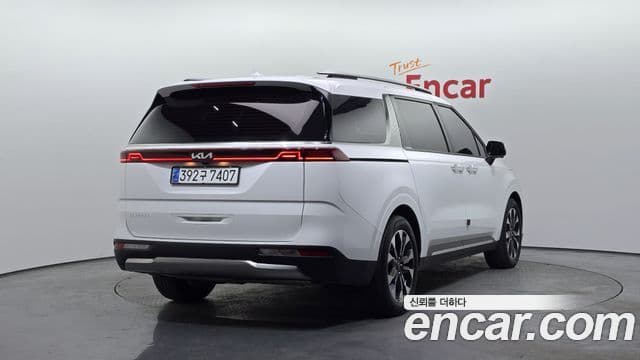 Kia Carnival 2023 — ფოტო 2/20