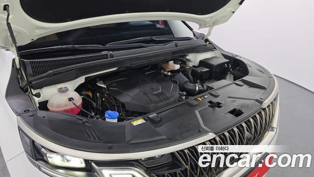 Kia Carnival 2023 — ფოტო 6/20
